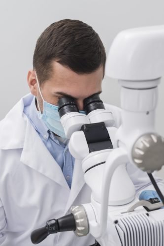 dentist-examining-woman